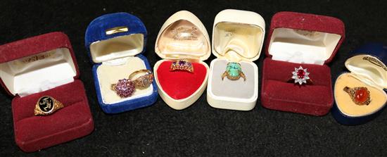 Mixed gold and other dress rings - various